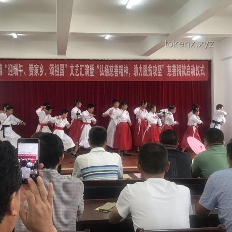 90岁爷爷卖5毛钱粽子VS现代商业粽子：传统与现代的碰撞
